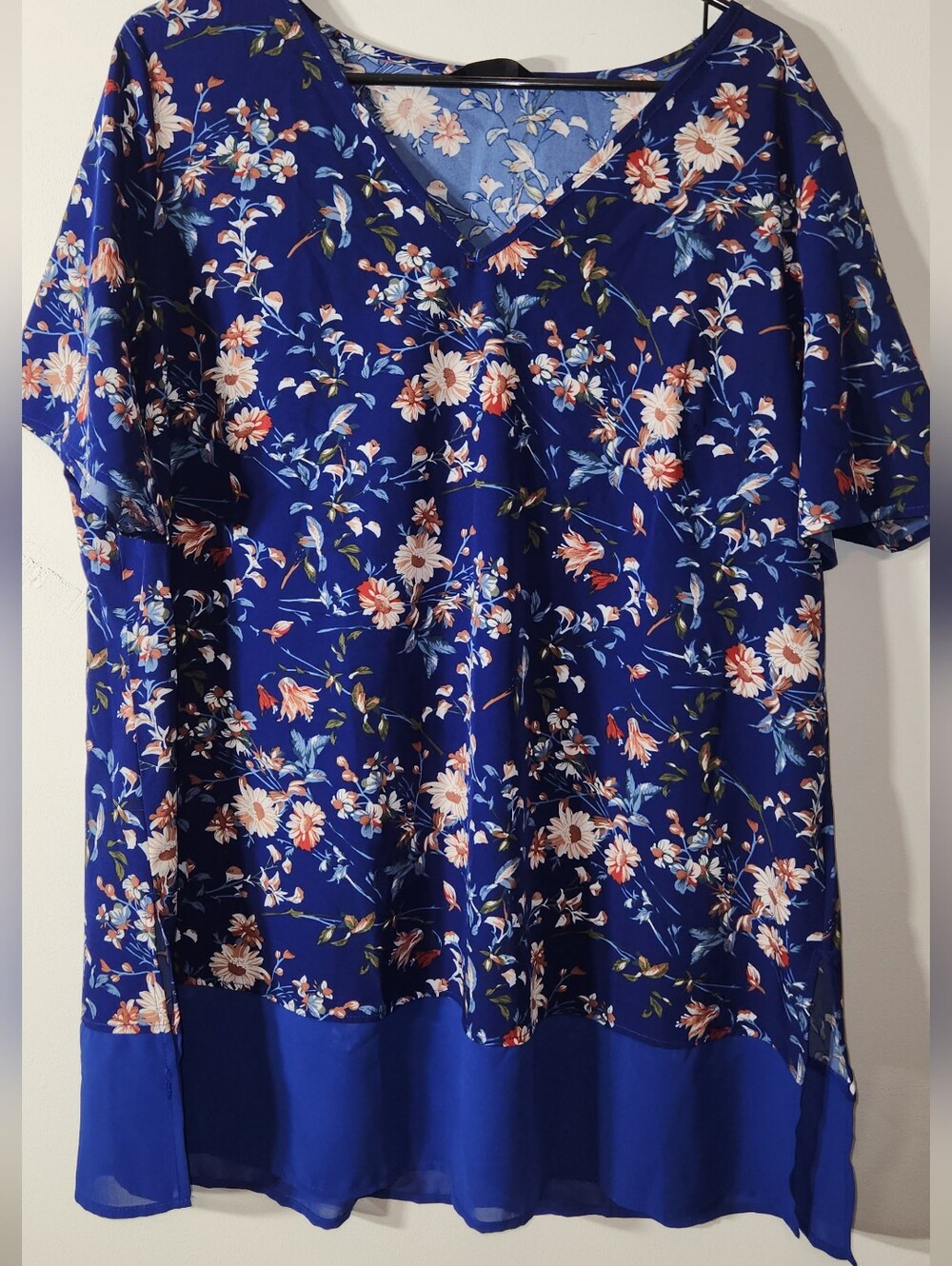 NWOT. 14/16 Royal Blue Floral V-Neck Flowy Tunic With Sheer Bottom Detail.